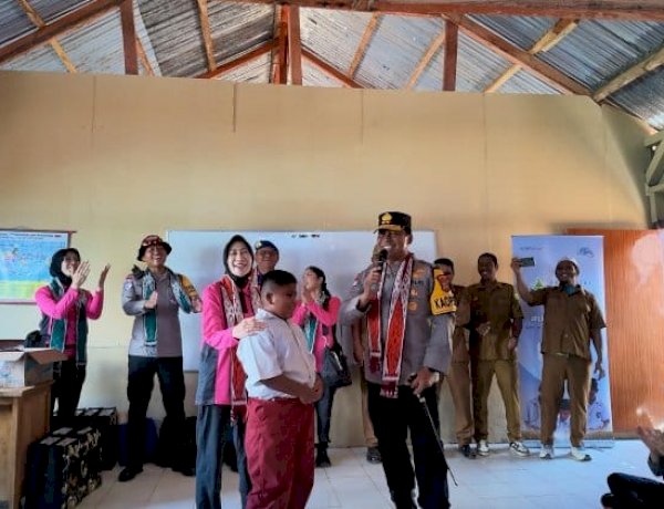 Kapolda NTT Resmikan Revitalisasi MI Al-Hidayah di Pulau Kukusan, Salurkan Bantuan Pasca Gempa