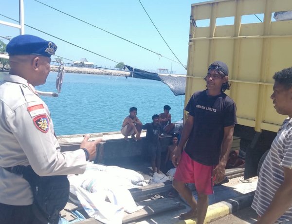Sat Polairud Polres Belu Turun ke Dermaga Atapupu, Imbau Masyarakat Utamakan Keselamatan Berlayar