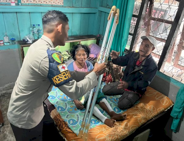 Wujud Kepedulian Polri, Divhumas Polri Salurkan Bantuan Kemanusiaan Bagi Warga Terdampak Gempa di Manggarai