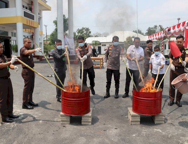 Wujud Sinergi Polri dan Kejaksaan dalam Penegakan Hukum, Kapolres Belu Hadiri Pemusnahan 53 Barang Bukti dari 16 Perkara Inkracht