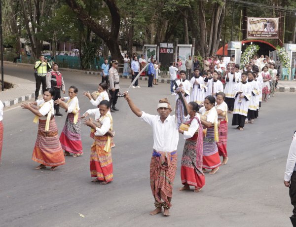 Dari Sterilisasi hingga Pengamanan Gereja, Polres Belu Bersama Brimob dan Inskait Sukses Amankan Perayaan Syukur 30 Tahun Imamat RD.Leonardus Mali, Pr