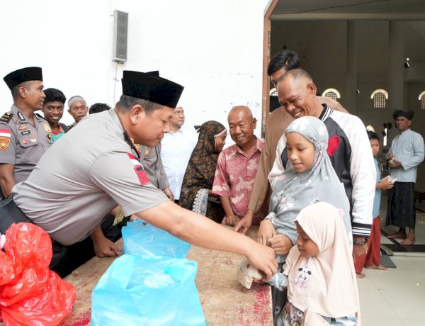 Kapolda NTT Gelar Jumat Keliling, Sapa Masyarakat, Sampaikan Pesan Kamtibmas dan Bagikan Jumat Berkah