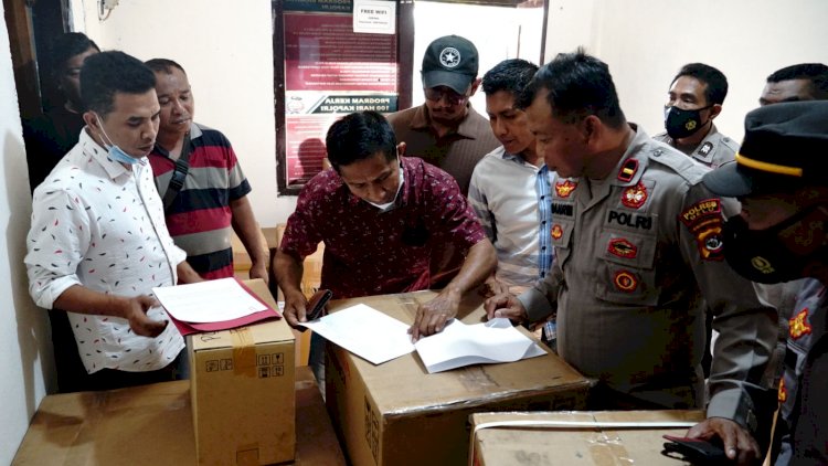 Tunjang-Pelaksanaan-Tugas,-Polsek-Jajaran-Polres-Belu-Terima-Mesin-Foto-Copy-dan-Genset-dari-Dit-Intelkam-Polda-NTT