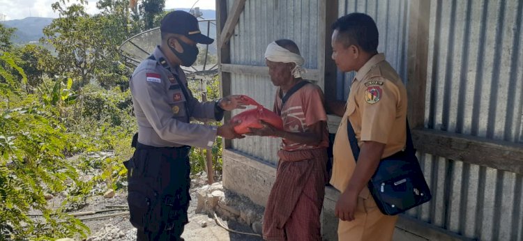 Bersama Camat dan Kepala Desa, Polsek Lamaknen Salurkan Beras untuk Masyarakat Jelang Hari Bhayangkara ke 74