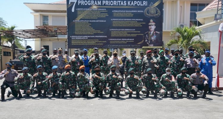 Sambut HUT TNI ke 75, Kapolda NTT dan Danrem 161/WS Sapa Prajurit TNI Polri di Perbatasan RI-RDTL