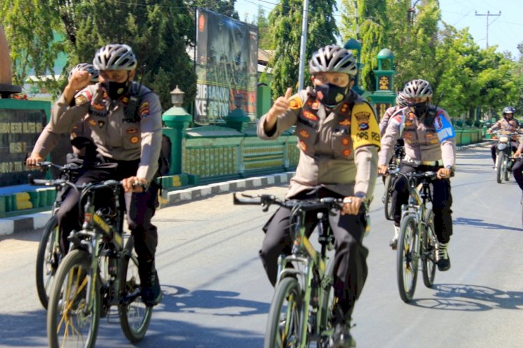 Ini Dia  Video Patroli Sepeda Ala Kapolres Belu,Sisir Kota Atambua Bawa Pesan Prokes untuk Masyarakat