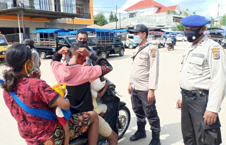 Ops Yustisi di Pusat Kota, Satgas Aman Nusa II Polres Belu Tegur Warga yang Tidak Disiplin Prokes