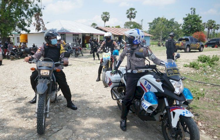 Patroli Sepeda Motor, Kapolres Belu Pantau Pengamanan Pleno Rekapitulasi Penghitungan Suara di Sejumlah PPK