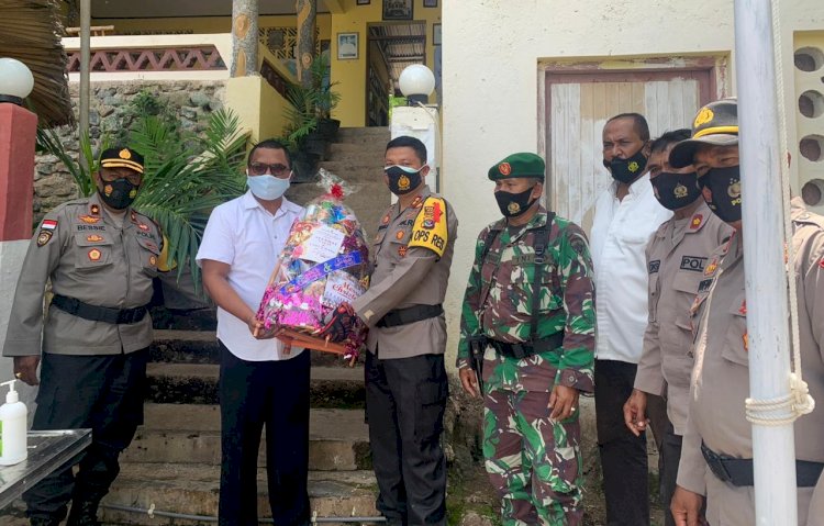 Pimpin Patroli Gabungan Jelang Natal, Kapolres Belu Sempatkan Silaturahmi ke Pastor Paroki Atapupu
