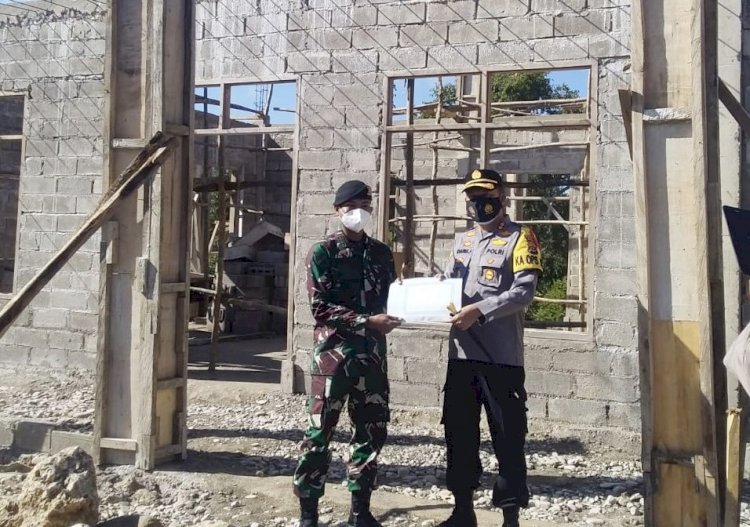 Wujud Kekompakan TNI Polri di Tapal Batas, Kapolres Belu Bantu Pembangunan Mushola Kompi Kavaleri Atambua