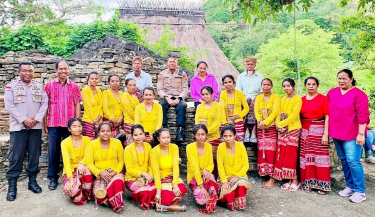 Wisata Budaya, Kapolres Belu dan Ketua Bhayangkari Kunjungi Fulan Fehan dan Tiga Kampung Adat di Lamaknen