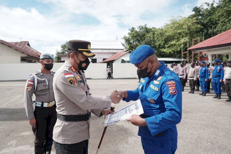 Gagalkan Upaya Penyelundupan 1, 5 Ton Minyak Tanah ke Timor Leste, Personel Sat Pol Airud Terima Reward dari Kapolres Belu