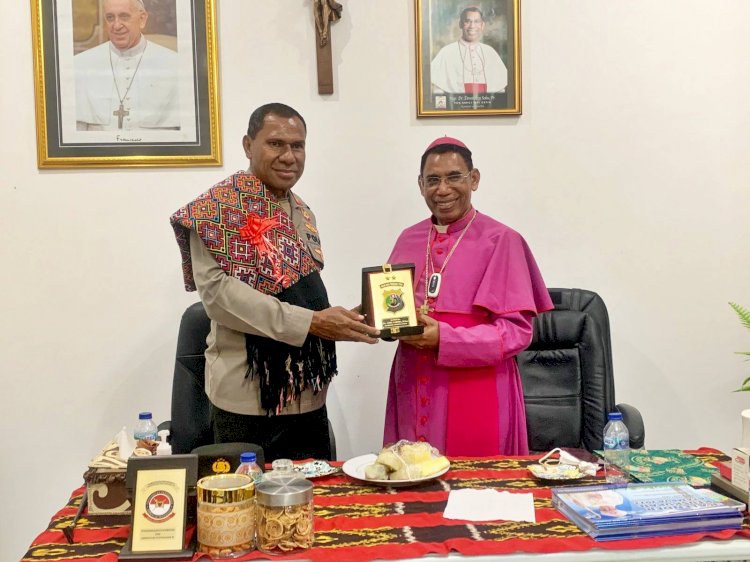 Jalin Sinergi dan Kolaborasi dengan Tokoh Agama, Kapolda NTT Kunjungi Uskup Agung Atambua