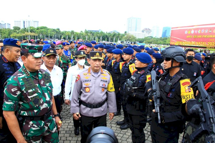 Kapolri Bersama Panglima TNI Pimpin Apel Gelar Pasukan Operasi Lilin 2022 di Monas