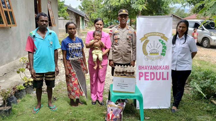 Peduli Tumbuh Kembang Anak, Polsek Raihat Bersama Bhayangkari Pantau dan Salurkan Bantuan untuk Dua Penderita Stunting