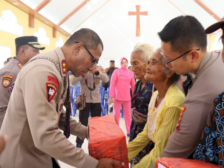 Kapolda dan Ketua Bhayangkari Daerah NTT Menyentuh Hati Masyarakat Lansia di Sabu Raijua,-