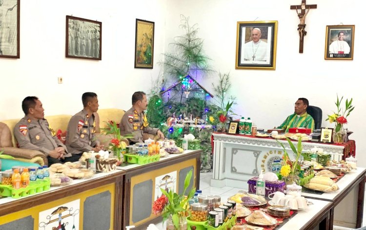 Momen Hari Raya Natal 2023, Kapolres Belu bersama Pejabat Utama Gelar Silaturahmi ke Uskup Atambua, Bupati hingga Ketua Perguruan Silat