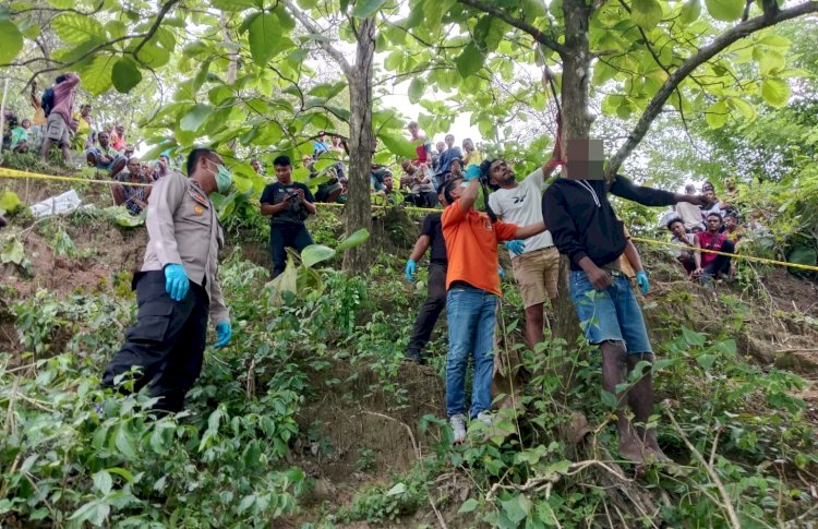 Polsek Tasifeto Timur bersama Unit Identifikasi Polres Belu Olah TKP Kasus Gantung Diri di Hutan Huibatak