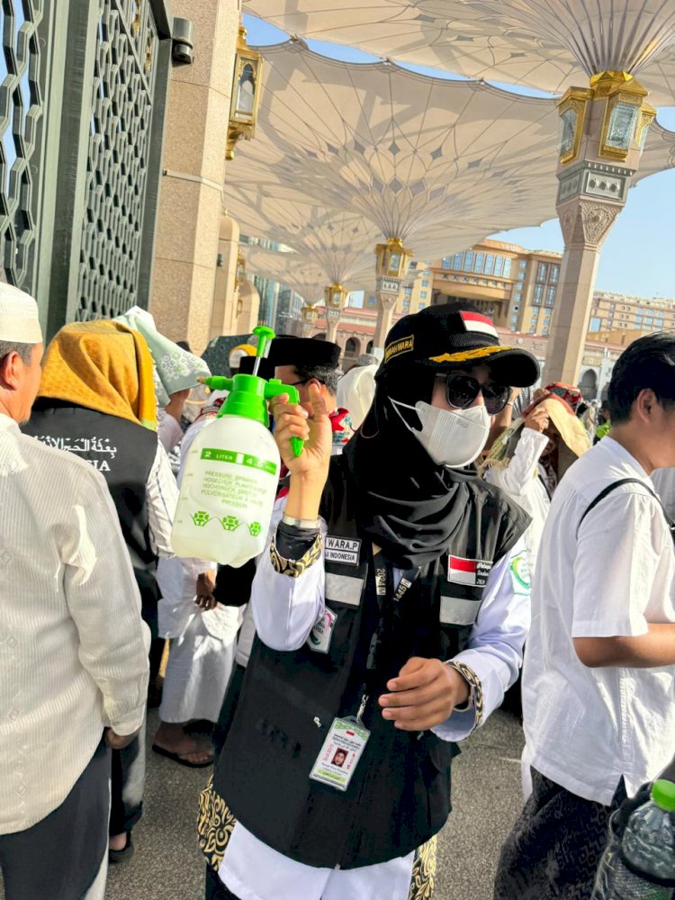 Kisah Polwan Bantu Jemaah Haji saat Cuaca Panas di Arab Saudi