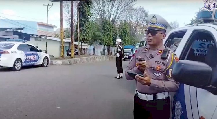 Penerangan Keliling di Jalur ini, Kanit Kamsel Polres Belu Sampaikan Sejumlah Poin Yang Wajib Diperhatikan Saat Berkendara, Simak Videonya