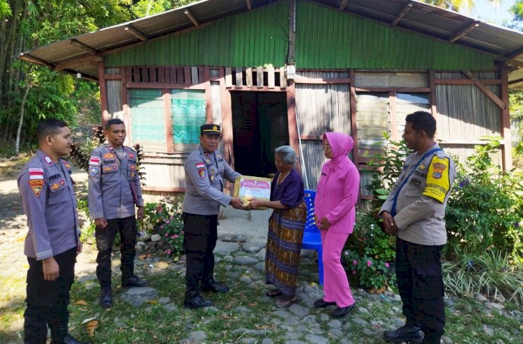 Hadir Ringankan Beban Sesama, Polsek Lasiolat dan Bhayangkari Salurkan Bansos Jelang Hari Bhayangkara ke 78