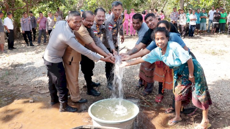 Kado Manis di Hari Bhayangkara ke 78, Kapolres Belu Serahkan Bantuan Sumur Bor untuk Masyarakat Desa Tukuneno