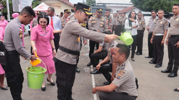 Seru dan Berkesan, Tradisi Mandi Kembang dan Semprotan Water Canon Warnai Kenaikan Pangkat Personel Polres Belu dan Brimob