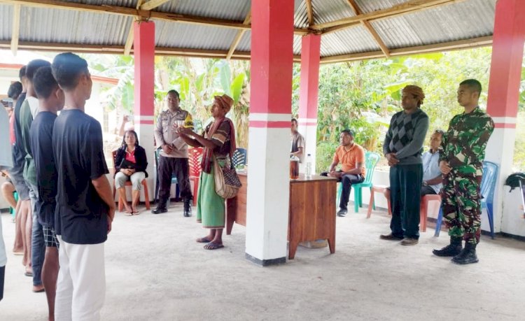 Sinergi Menjaga Kamtibmas, Bhabinkamtibmas Maumutin bersama Danpos Satgas Pamtas RI-RDTL Sukses Mediasi Kasus Tawuran Antar Pemuda