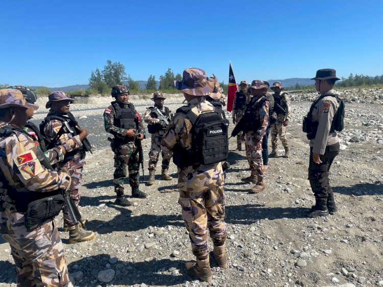 Melintasi Dua Kecamatan, Polres Belu bersama Satgas Pamtas dan UPF Timor Leste Gelar Patroli Jalan Kaki Cek Patok Batas