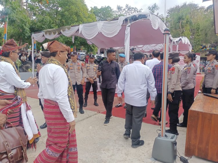 Dihadiri Ribuan Pendukung, Pendaftaran Dua Balon Bupati dan Wakil Bupati di Hari ke 3 Dijaga Ketat Personel OMP 2024 Polres Belu