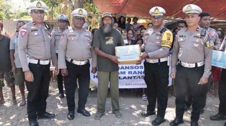 Bawa Pesan Pilkada Damai di Momen HUT Polantas ke 69, Polres Belu Turun Bagikan Sembako, Air Bersih hingga Pakaian Layak Pakai