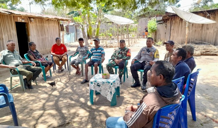 Sinergi Menjaga Kamtibmas, Bhabinkamtibmas Polres Belu dan Babinsa Damaikan Warga Lesepu yang Terlibat Kasus Penganiyaan