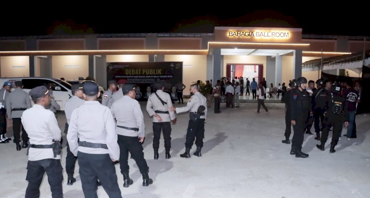 Turun dari Siang hingga Malam, Ratusan Polres Belu dan Brimob Sukses Amankan Debat Putaran Kedua Paslon Bupati dan Wakil Bupati Belu Tahun 2024