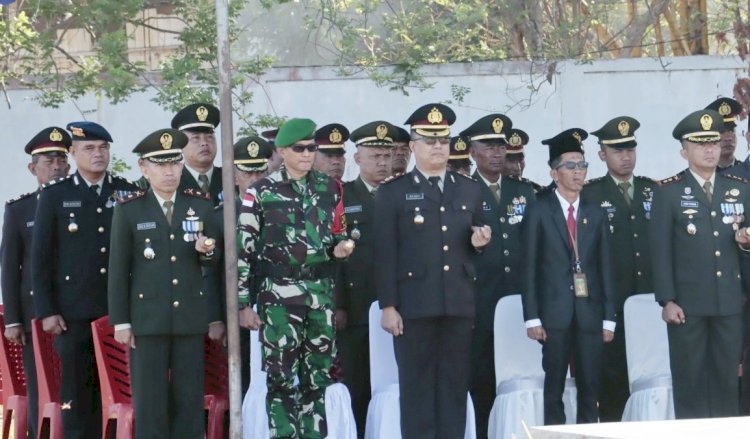 Peringatan Hari Pahlawan Tahun 2024, Kapolres Belu bersama Ketua Bhayangkari Hadiri Upacara dan Ziarah Rombongan di Taman Makam Pahlawan Seroja