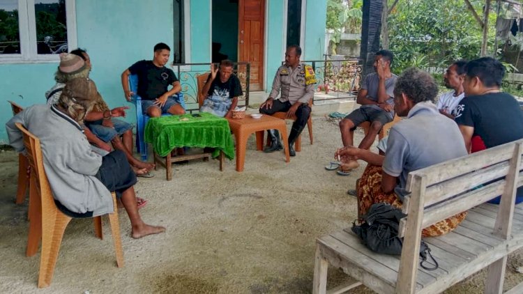 Sambang Dialogis di Desa Binaanya, Aipda Bima Mautang Tak Bosan Ajak Warga Jaga Kamtibmas dan Waspadai Bencana Alam