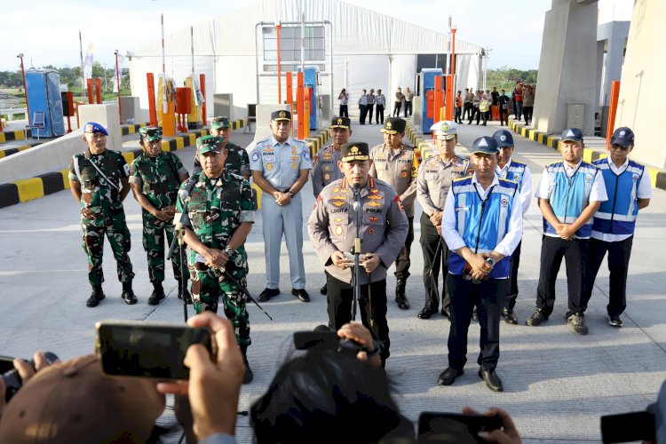 Persiapan Pengamanan Natal-Tahun Baru, Kapolri dan Panglima TNI Tinjau Gerbang Tol Prambanan 