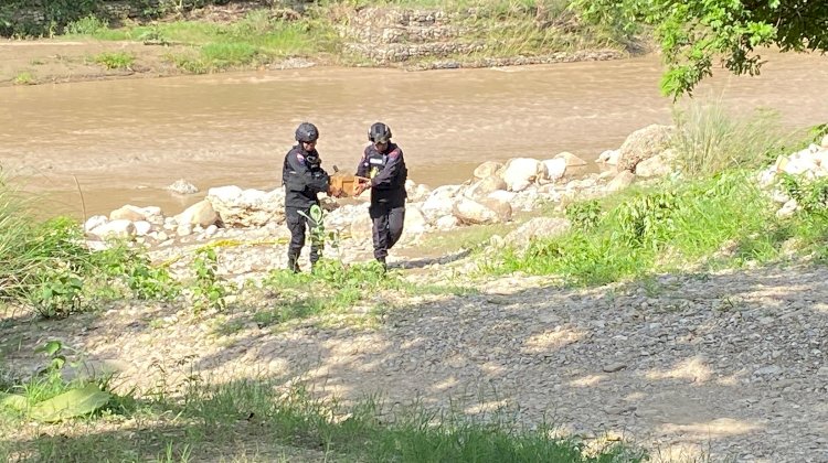 Polres Belu Bersama Tim Gegana Sat Brimob Polda NTT Evakuasi Benda Diduga Mortir di Kali Talau