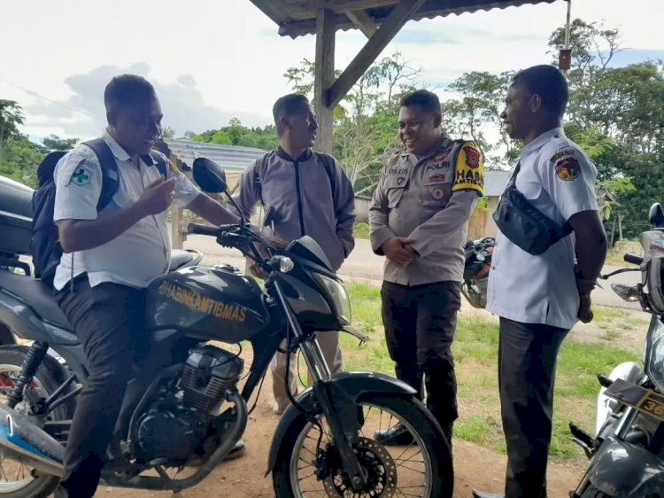 Selalu Waspada di Musim Hujan, Pesan Bripka Mayolus Bere Saat Temui Warga Binaannya di Desa Fohoeka