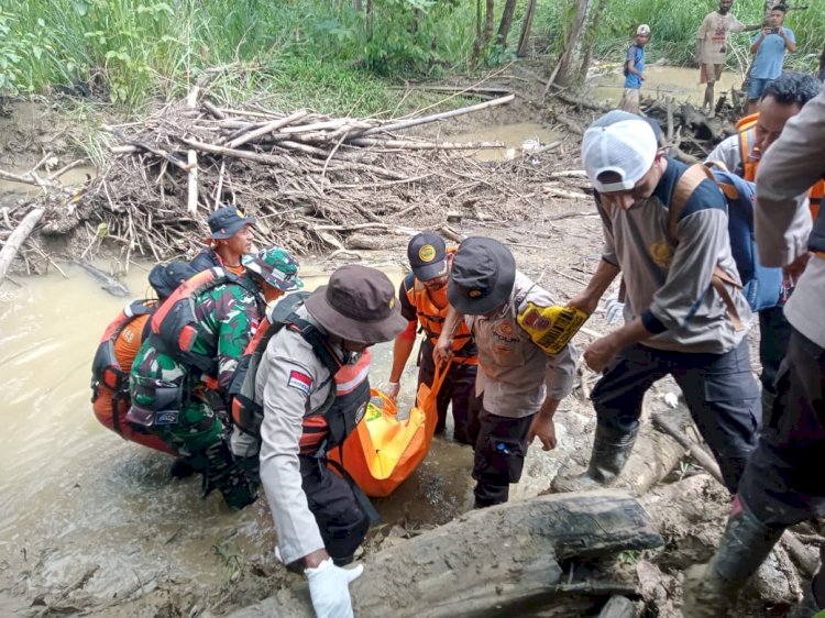 Tiga Hari Lakukan Penyisiran, Polsek Tasifeto Timur bersama Tim Gabungan Temukan Jasad Auria Da Costa yang Hilang Terseret Banjir