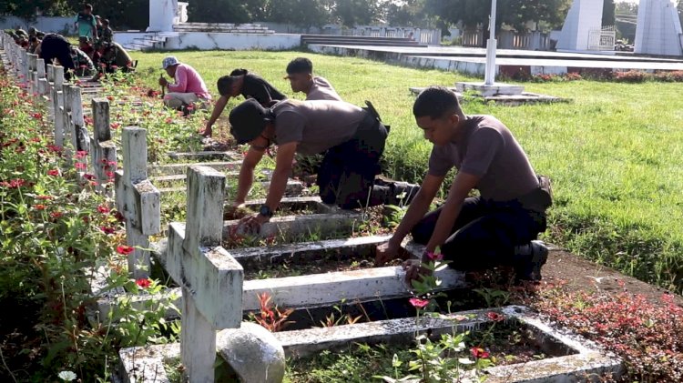 Sinergi untuk Lingkungan Yang Bersih dan Sehat, Polres Belu Bersama TNI dan Brimob Gelar Kerja Bakti diTiga Titik Sambut HUT Korem 161/WS