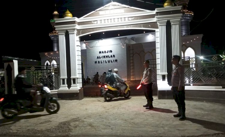 Ciptakan Rasa Aman dan Nyaman saat Beribadah, Polres Belu dan Jajaran Turun ke Masjid Amankan Sholat Tarawih Ramadhan 1446 H