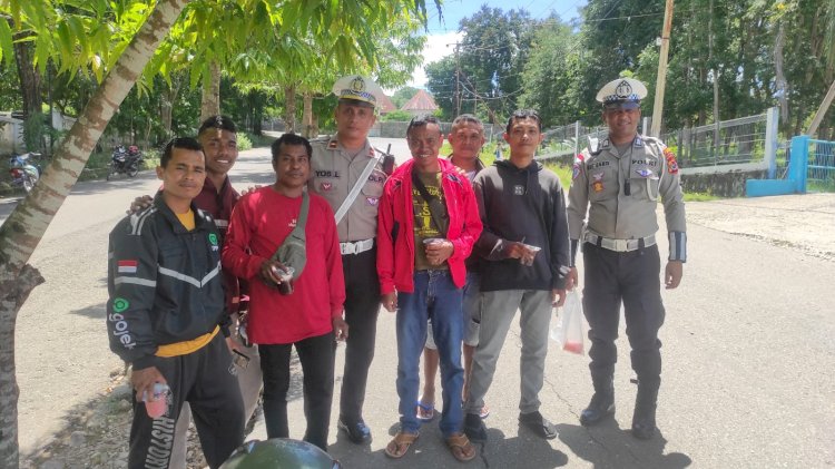 Indahnya Kebersamaan di Bulan Ramadhan 1446 H, Polres Belu Kembali Bagi-bagi Takjil Gratis ke Masyarakat Jelang Berbuka Puasa