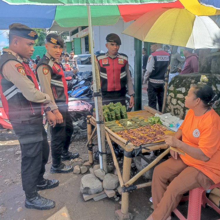 Patroli Cipta Kondisi Pasca Perayaan Paskah, Satgas Ops Semana Santa Polres Belu Ajak Warga Pasar Baru Jaga Kamtibmas
