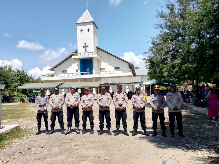 Ribuan Umat Hadiri Sakramen Krisma, Polsek Raihat Lakukan Pengamanan di Gereja Paroki St. Aloysius Gonzaga Haekesak