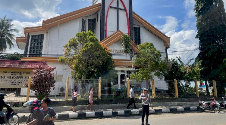 Rutin Setiap Minggu, Sat lantas Polres Belu Turun ke Gereja Beri Keamanan dan Kenyamanan Umat saat Beribadah