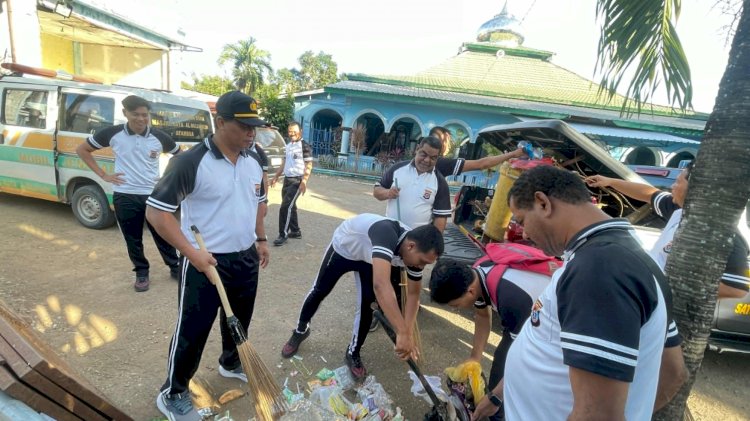 Bakti Religi di Hari Bhayangkara ke 79, Personel Polres Belu Turun Penuh Gotong Royong Bersihkan Empat Tempat Ibadah