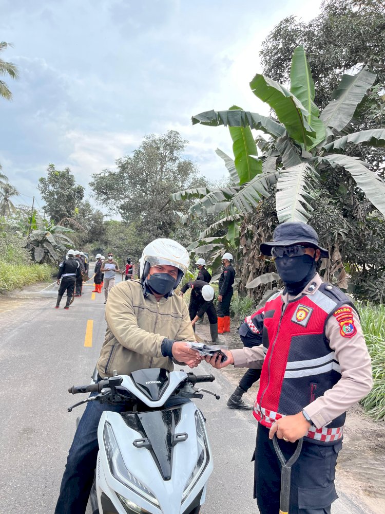 Polri untuk Masyarakat: Polda NTT Imbau Warga Waspada Erupsi Gunung Lewotobi Laki-Laki