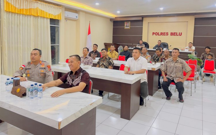 Lestarikan Budaya Indonesia, Kapolres Belu bersama Pejabat Utama dan Masyarakat Nobar Wayang Kulit dalam Rangka Hari Bhayangkara ke-79