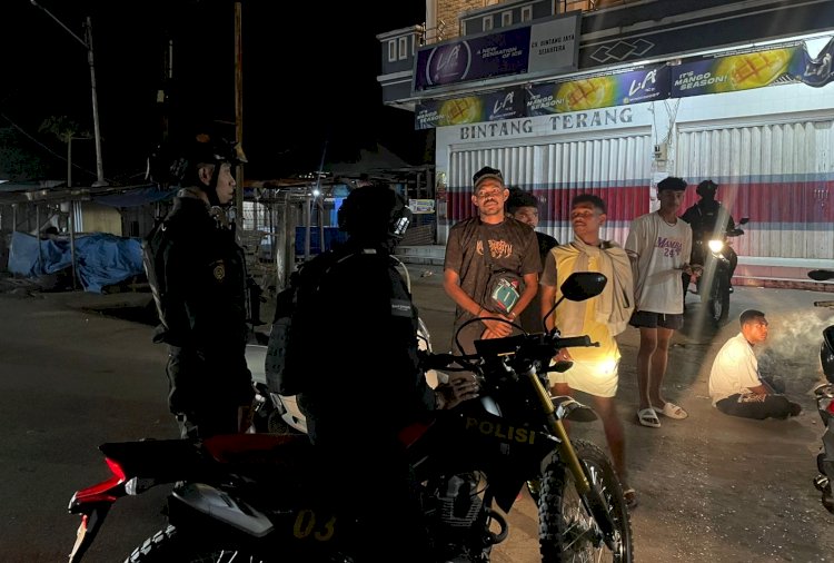 Jauhi Nongkrong Sambil Tenggak Miras, Imbau Tim Perintis Samapta Polres Belu Saat Gelar Patroli Dialogis di Seputaran Kota