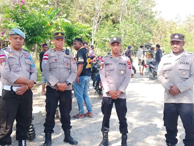 Patroli di Pasar Mingguan Haekesak, Anggota Polsek Raihat Atur Lalu Lintas dan Beri Imbauan ini ke Penjual dan Pengunjung Pasar
